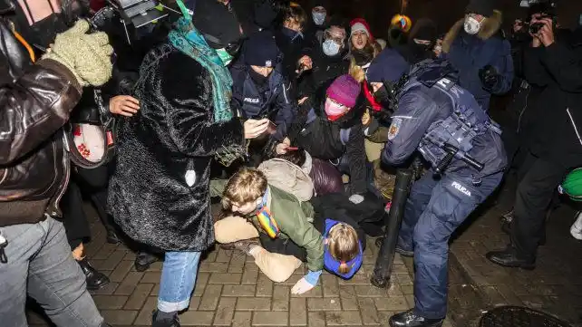 Aborto: protestas por restricción de derecho en Polonia