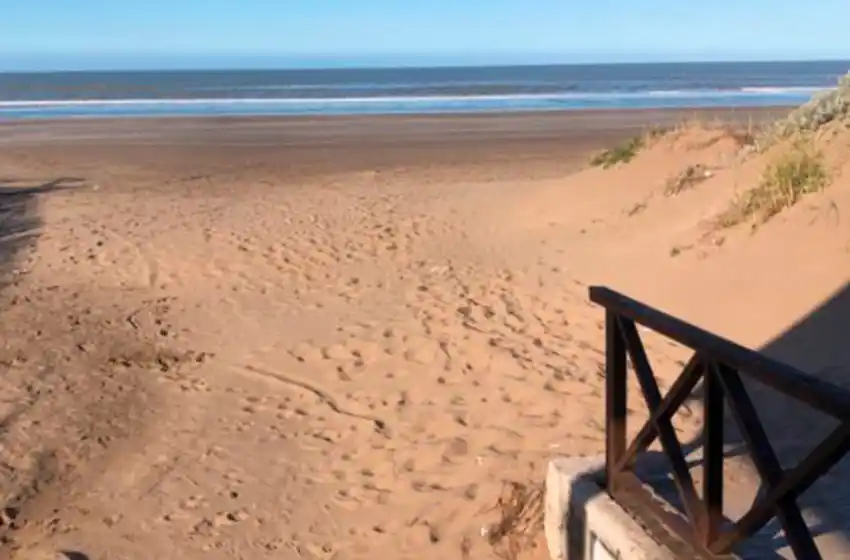 Mar del Tuyú: una turista encontró un cráneo humano en un médano
