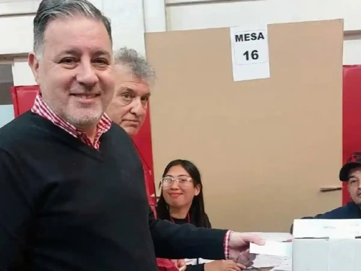 Doman desligó su victoria de la política nacional y puso en duda a Falcioni