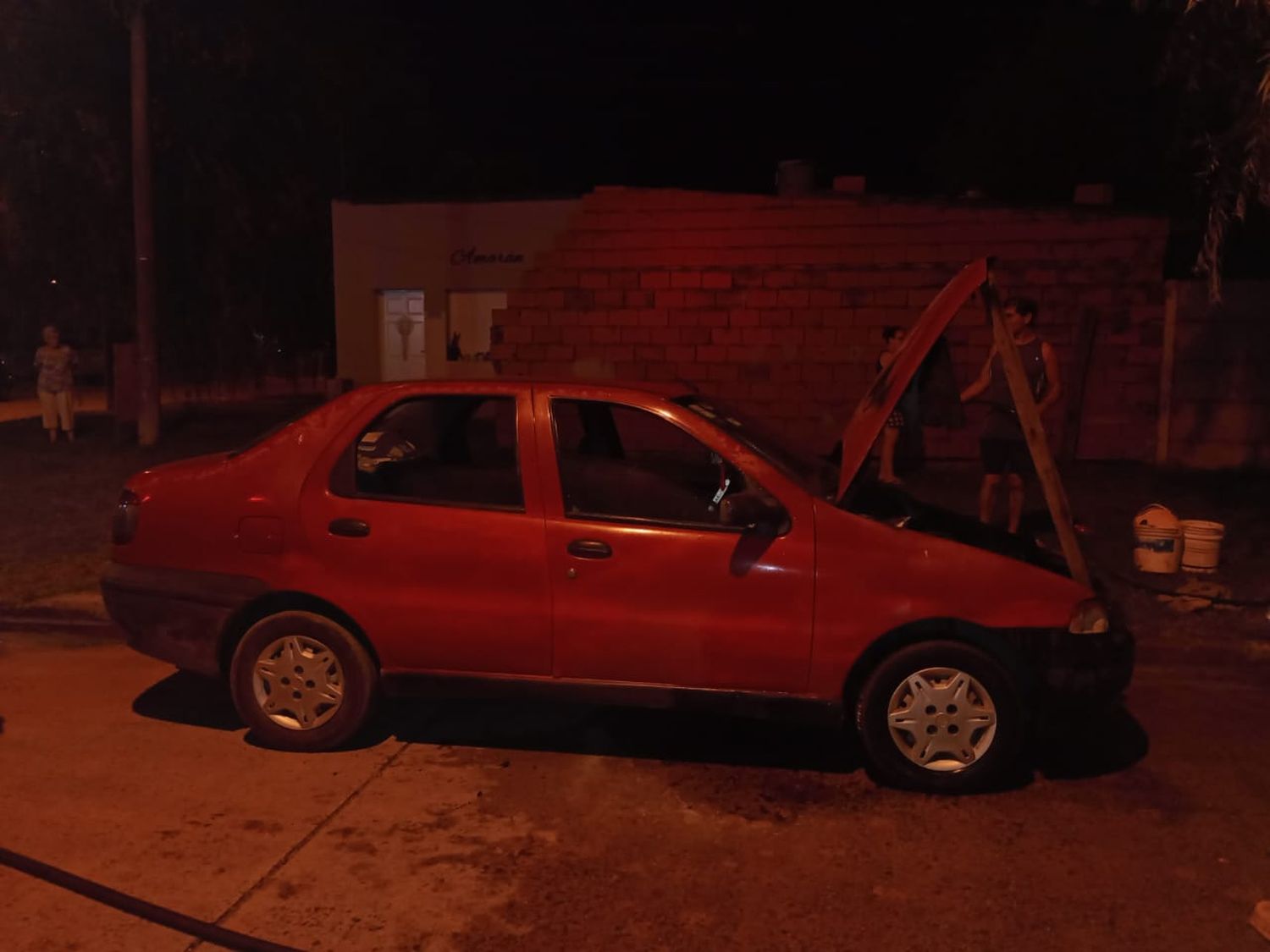 Incendio de vehículo en barrio Rivadavia