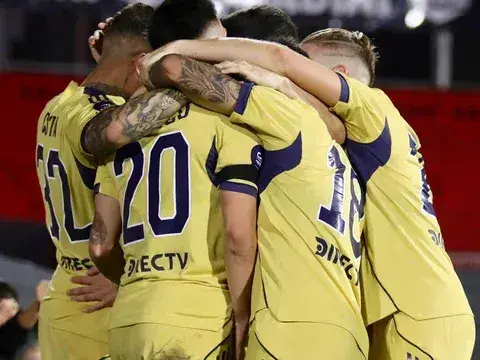El Xeneize venció 2 a 0 a Sarmiento de Junín en el debut de Arruabarrena como DT. Foto:DA