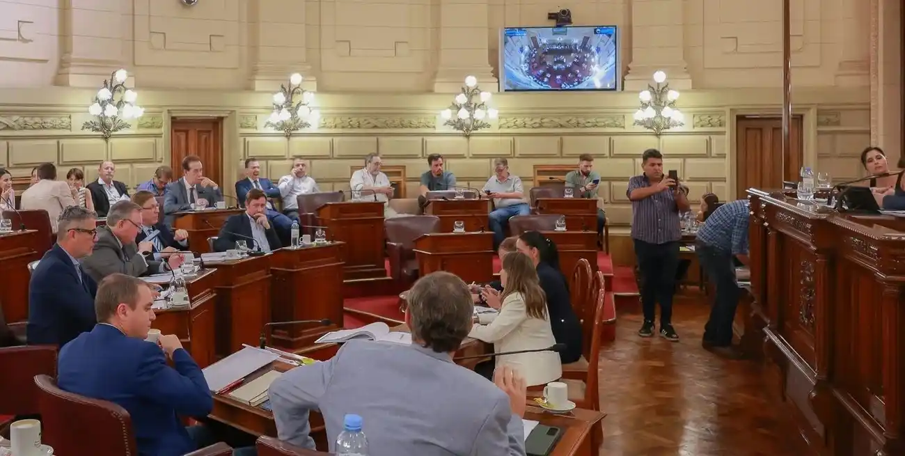 El Senado sesionó solo con integrantes del oficialismo. Faltaron los cinco senadores del PJ, por distintas razones de agenda territorial. Gentileza Cámara de Senadores