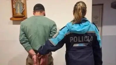 Uno de los jóvenes aprehendidos en la causa por "Encubrimiento" y "Asociación Ilícita".