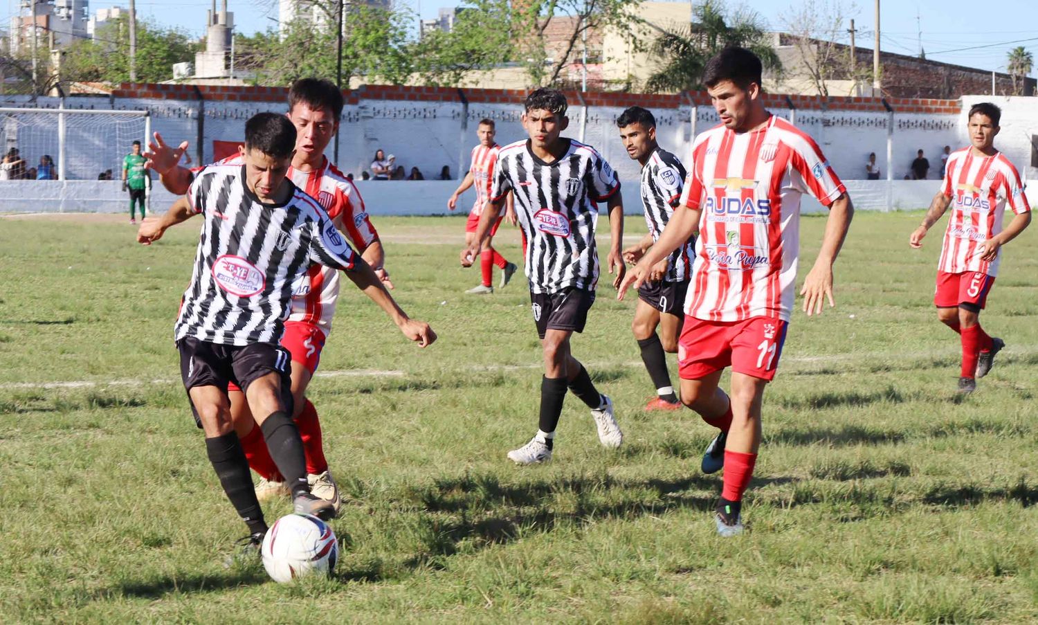 Libertad recibirá a Victoria y Alberdi visitará a Cosmos de Federación