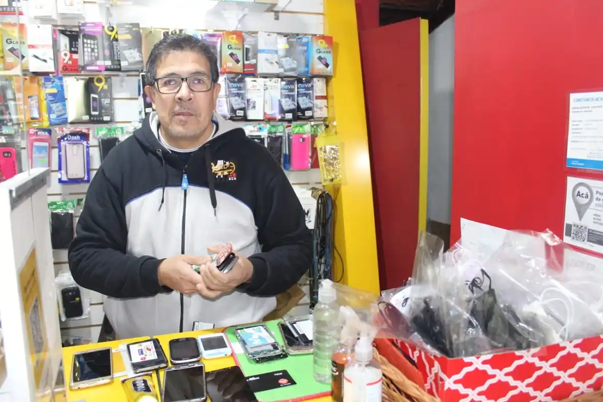 Comercios de telefonía celular: "nos estamos quedando sin repuestos e insumos"