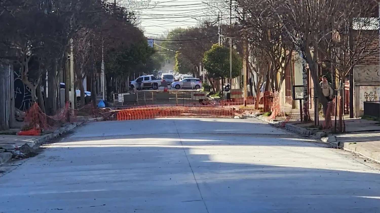 El acceso permanece cortado por las obras de repavimentación.