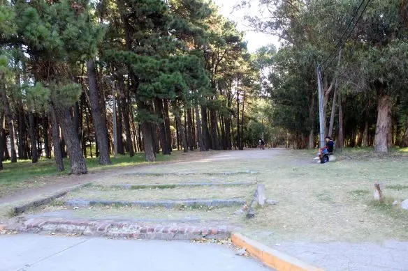 Con un palo, amenazaron a dos chicas para robarles