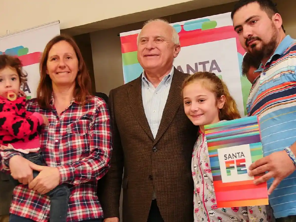 Lifschitz entregó viviendas, escrituras y fondos en Eusebia y Tacural