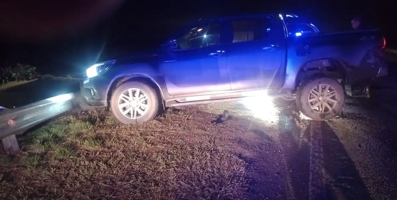 Larga persecución: robaron en Esperanza, huyeron a toda velocidad en una camioneta y se accidentaron en Arocena