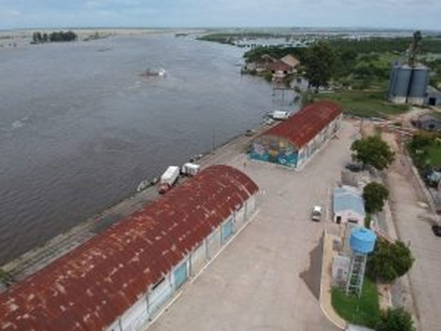 Los vecinos del puerto ven con preocupación la potencial instalación de una arenera.