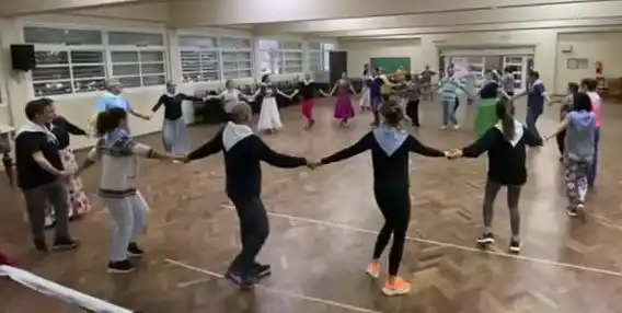Ensayo del Pericón Nacional que bailarán el 9 de Julio.--