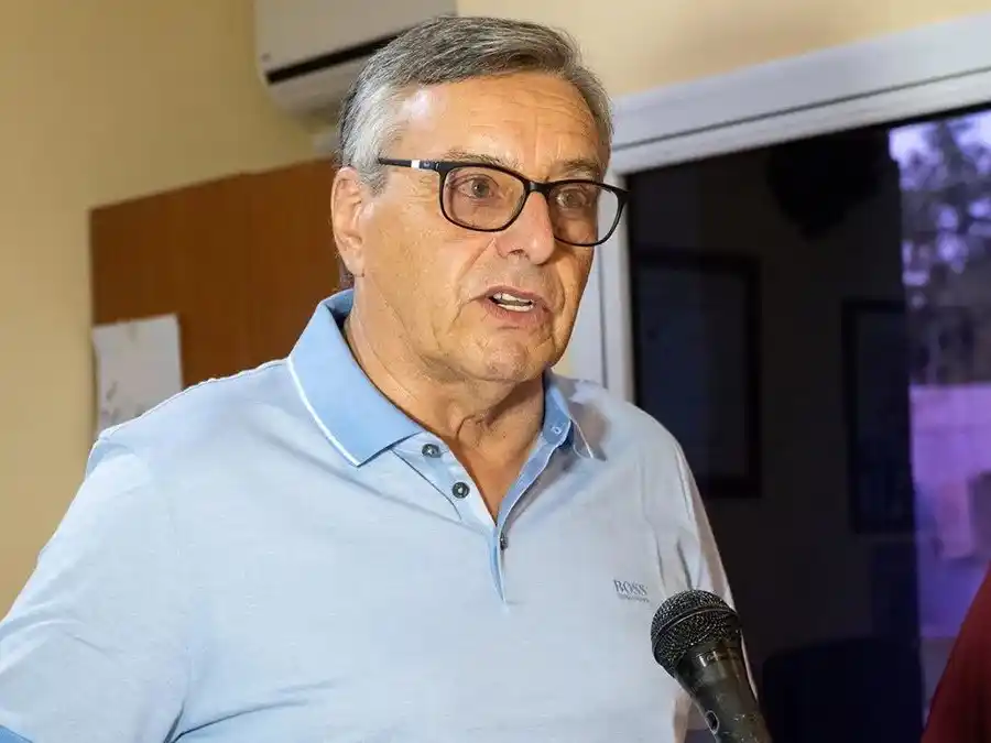 Un intendente de Córdoba murió luego de que su avioneta se estrellara en un campo de San Luis.