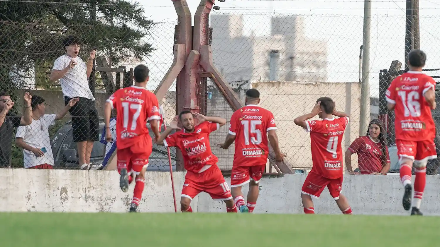 Festejo. De los jugadores del equipo de Barrio Norte