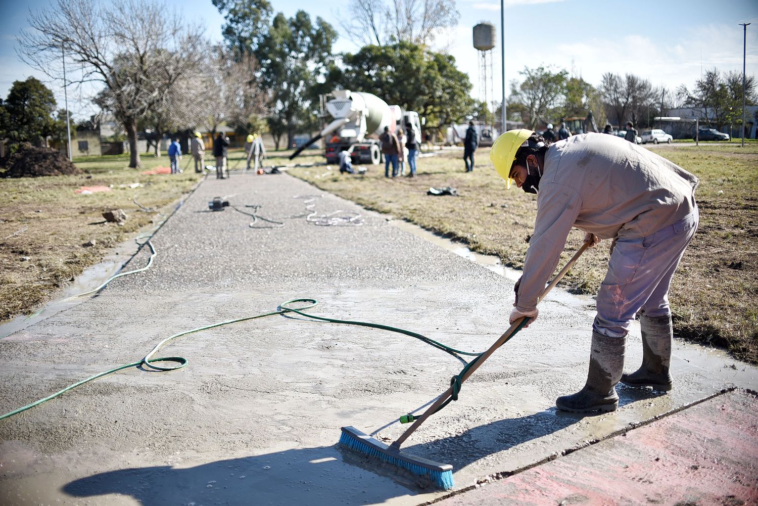 La plaza de Los Troncos se está convirtiendo en un espacio verde de calidad