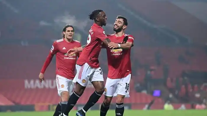 Manchester United goleó  y se sube a la punta