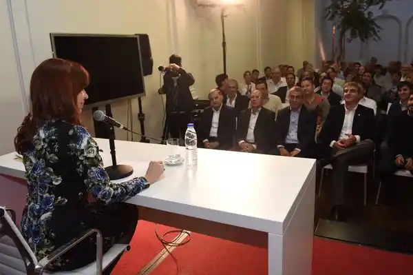 Cristina se reunió con más de 50 intendentes bonaerenses