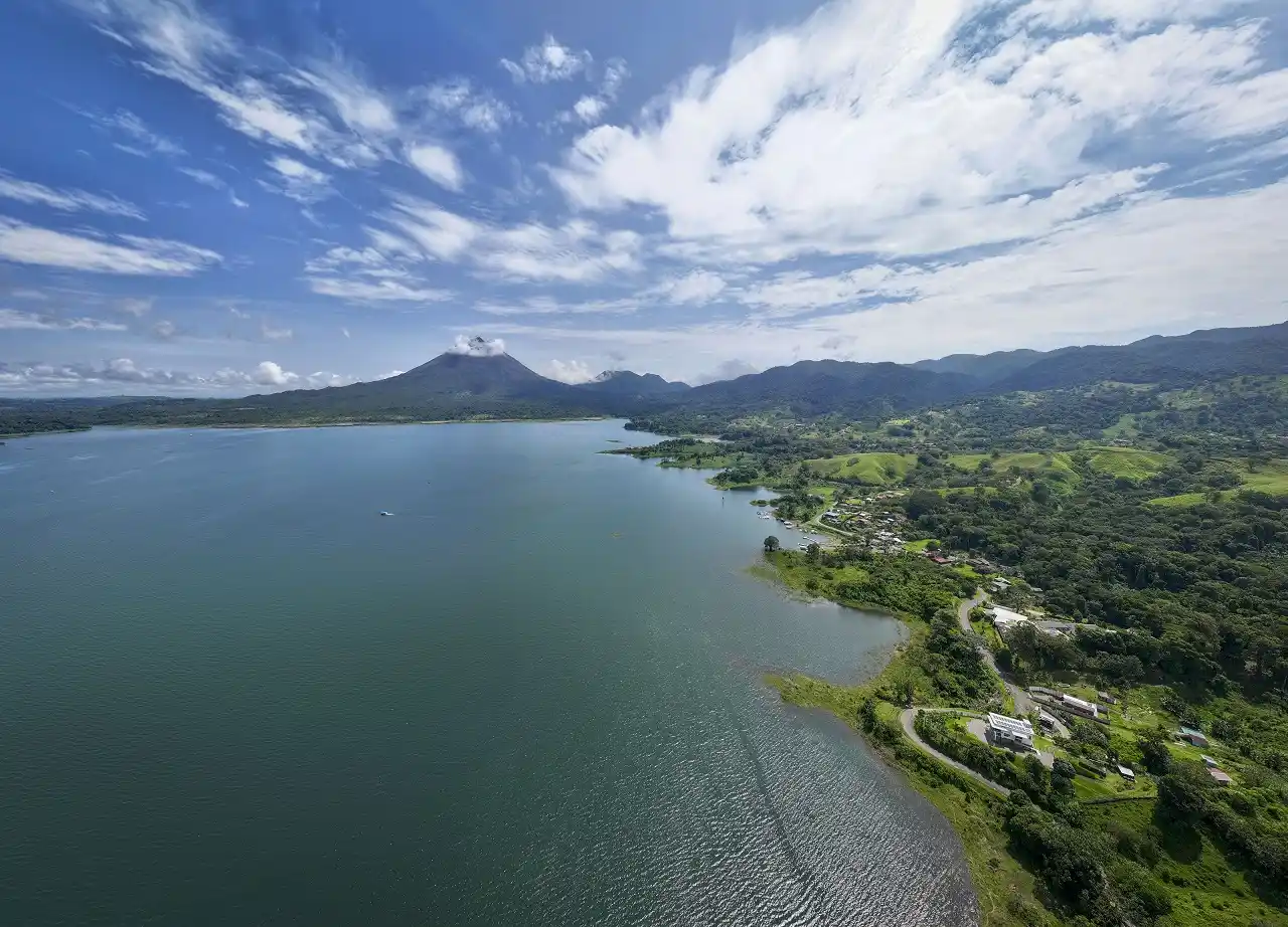 La Fortuna: Entre niebla, selva y un volcán dormido