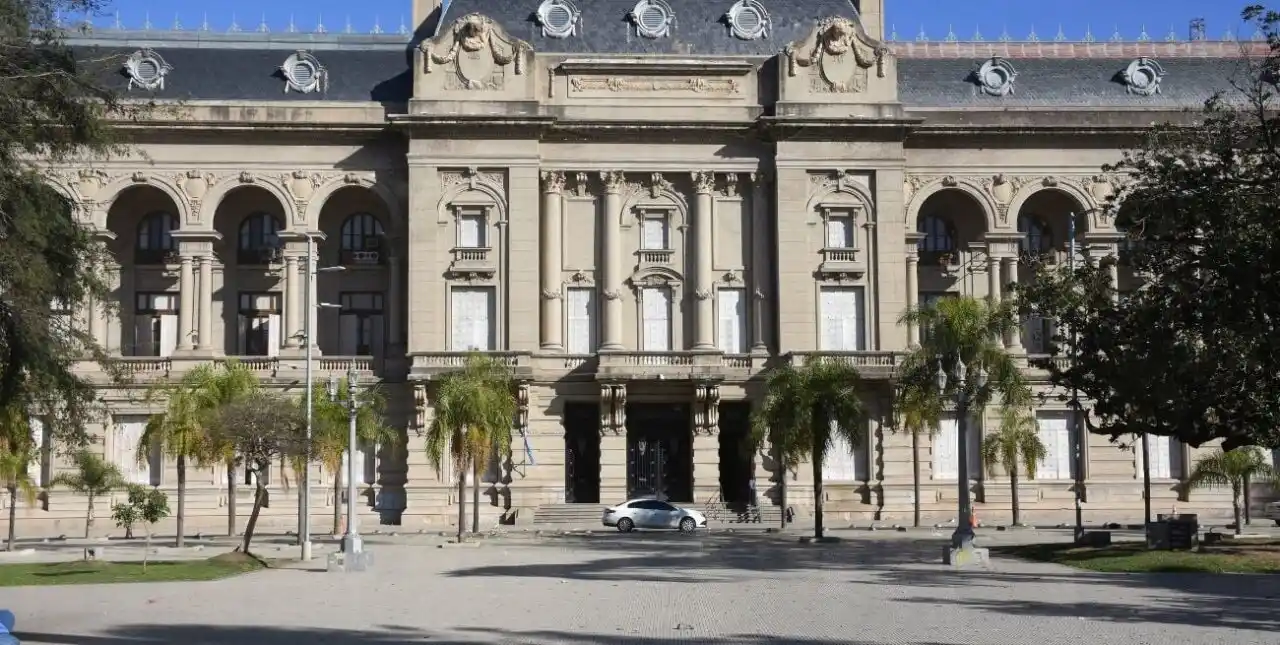 Con el cronograma electoral a la vista, la política santafesina se pone al rojo