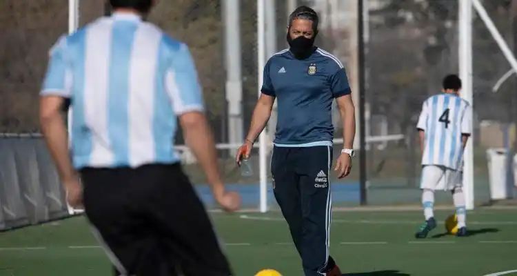 Camino a Tokio 2020: Con el calendario de Los Murciélagos confirmado, Silvio Velo entrena con el plantel en el CeNARD