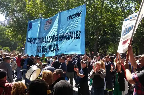 Cuarto día de retención de tareas de los docentes municipales