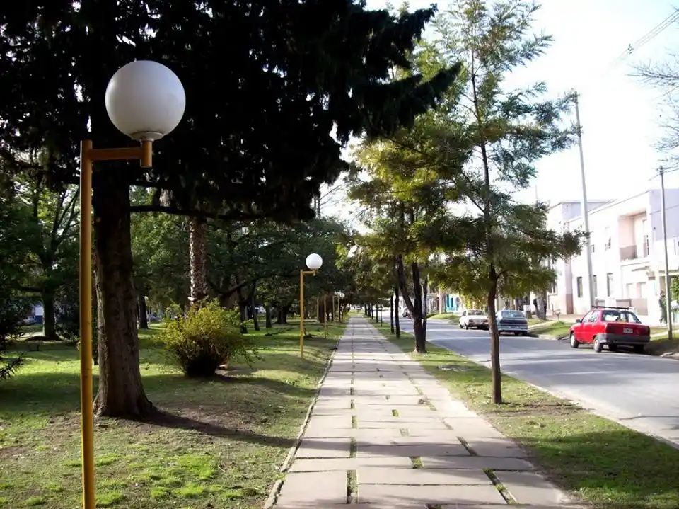 El miedo al virus permanece, pero las necesidades económicas movilizan a abrir puertas