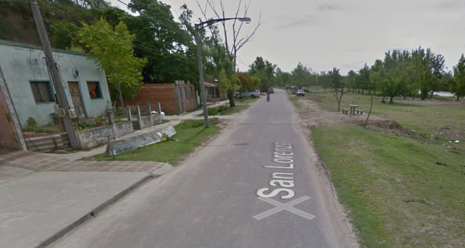 Caminaba junto a su hijo por calle San Lorenzo y le dispararon