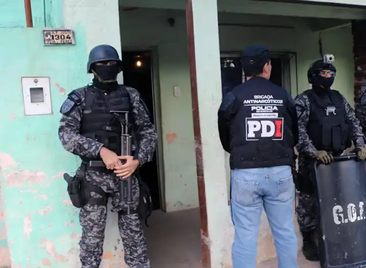 La Brigada Antinarcóticos realizó trece allanamientos en Calchaquí