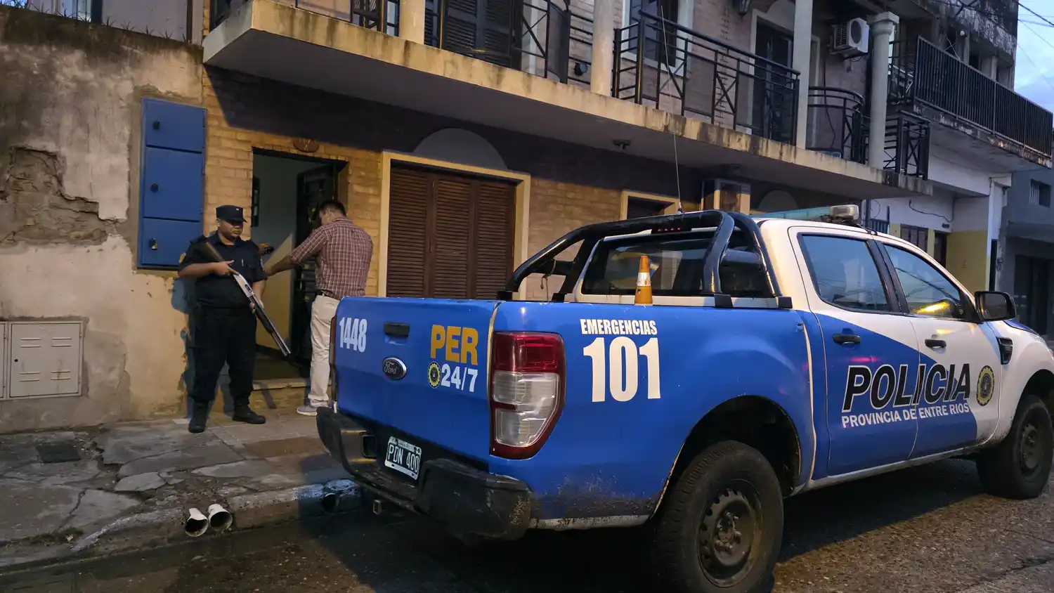 Allanamiento por amenazas: secuestran un arma de fuego y detienen a un hombre