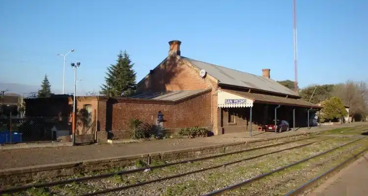 Piden la cabina de maniobra del Ferrocarril para crear un espacio para las Colectividades de San Pedro