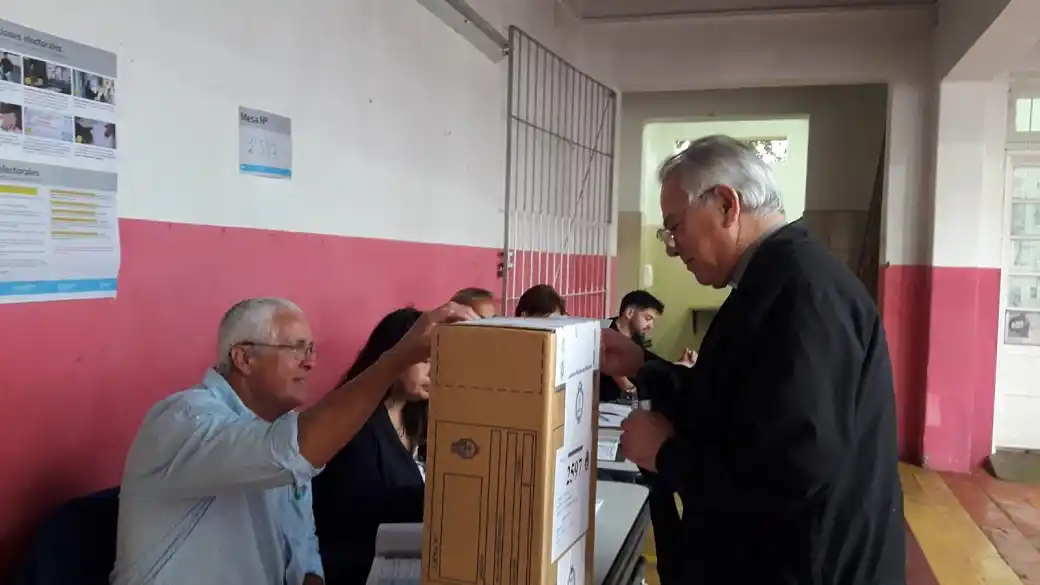 Votó el ex obispo de Concordia Armando Cuollazuol 