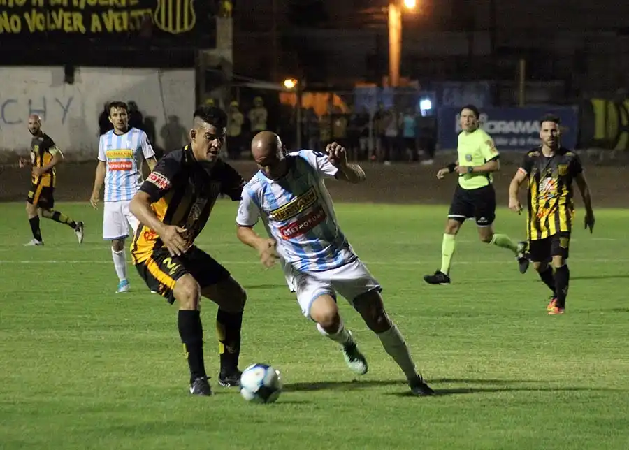 Juventud hizo un buen negocio en Santiago y continúa sumando