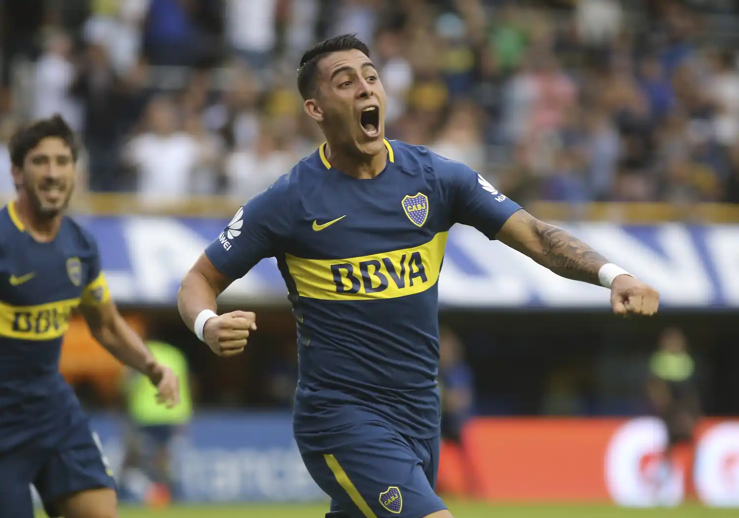 En Boca, Angelici anunció la continuidad de Pavón