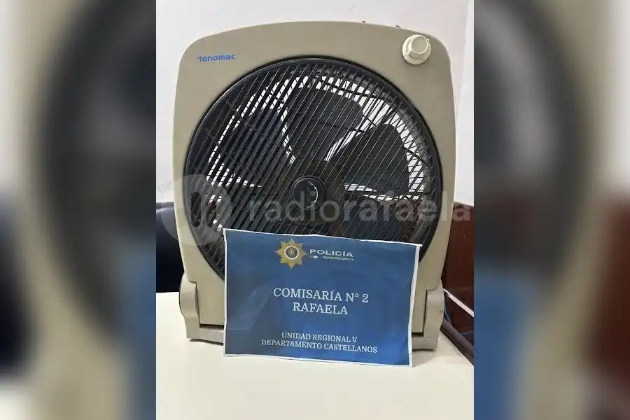Quiso equiparse para el verano: escapó por la ventana de una casa llevándose un ventilador