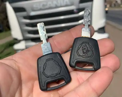 Una “travesura” terminó con la intervención de la policía: dos menores robaron las llaves de un "Sampi" y un camión