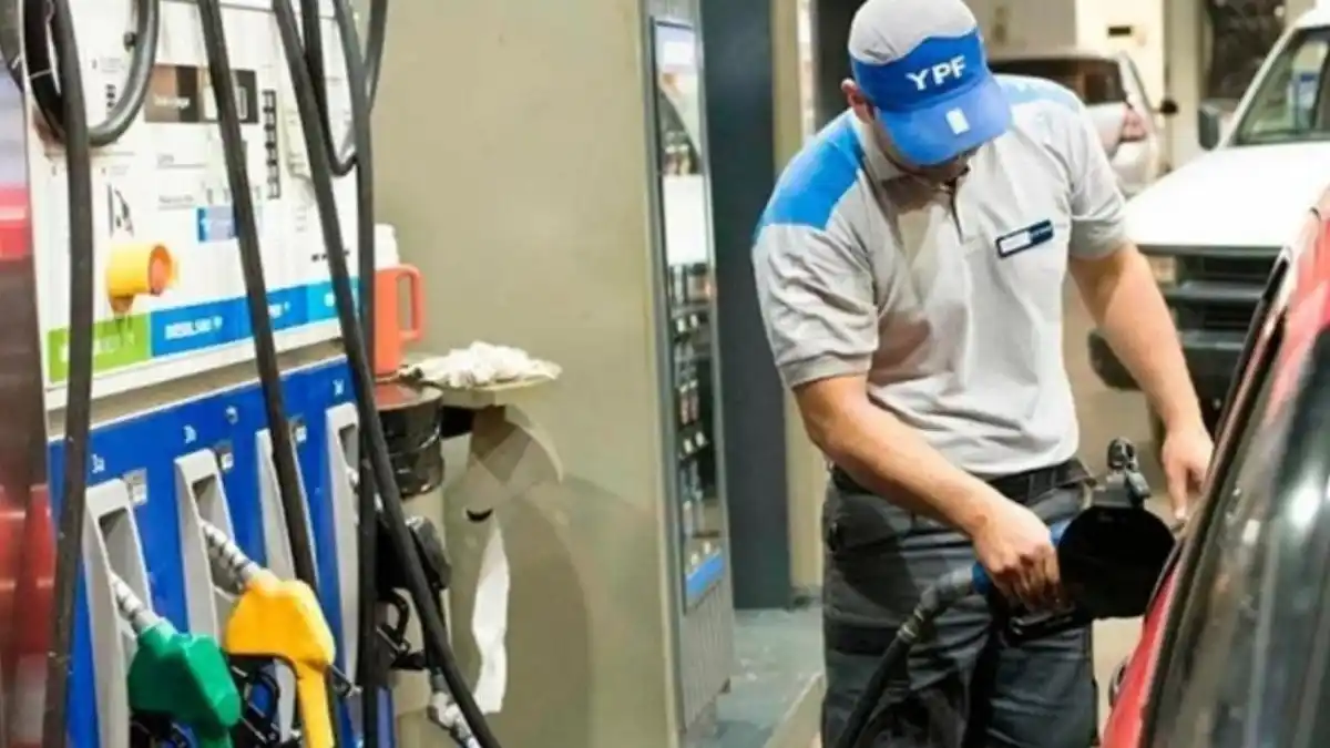 Aumentaron la nafta y el gasoil en todo el país