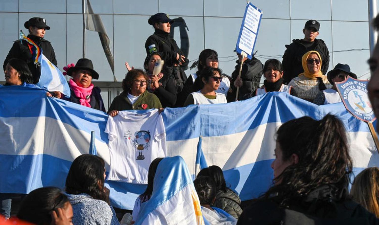 Docentes de Jujuy siguen con el paro por tiempo indeterminado