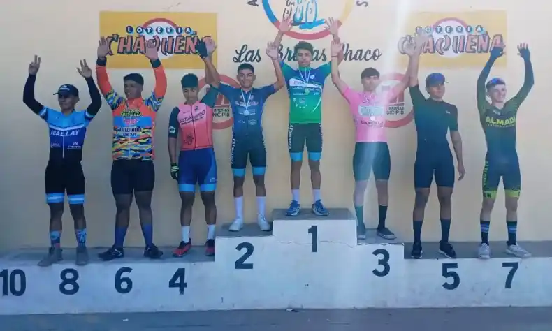 Máximo Gómez en el séptimo lugar del podio