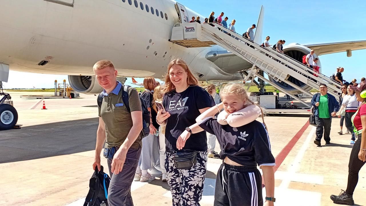 Turistas rusos arriban al aeropuerto de Porlamar, Isla de Margarita, en un Boeing 777-200 de Nordwind Airlines - 18AGO2025 (Foto: BAER)