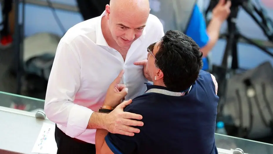 Maradona le pidió perdón a la FIFA y a los árbitros por sus acusaciones