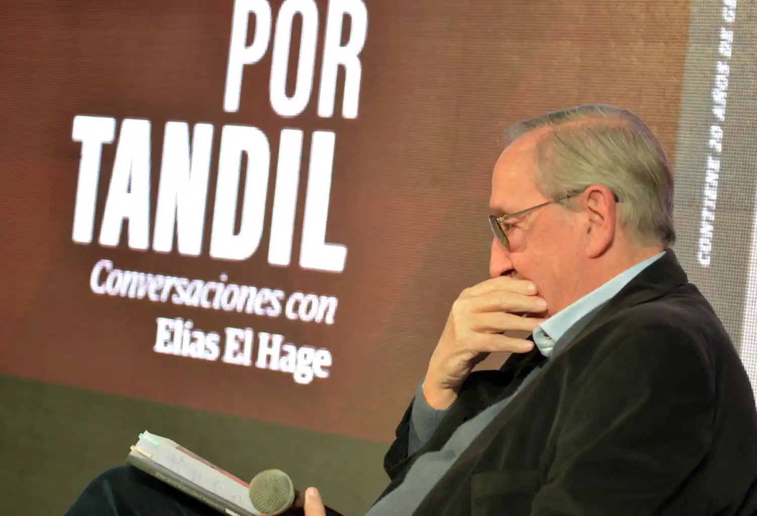 Con el salón colmado, el intendente Miguel Lunghi presentó su libro “Pasión por Tandil”.