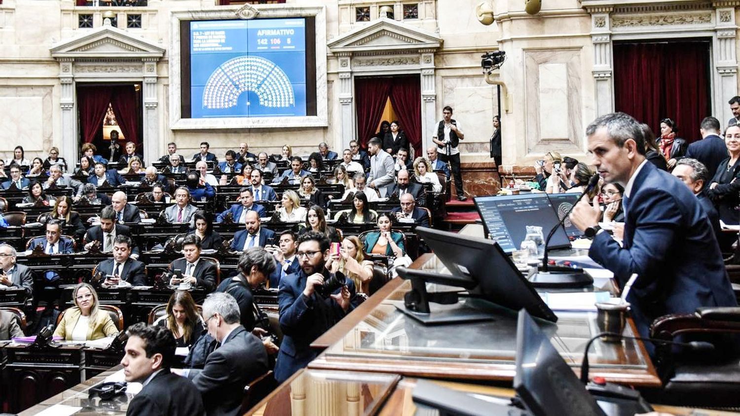 Cinco diputados entrerrianos votaron a favor de la Ley Bases y cuatro en contra