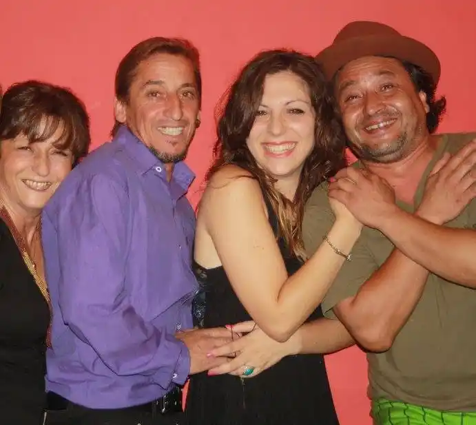 Los Casi Cuerdos vuelven con su “Stand up a la parrilla”