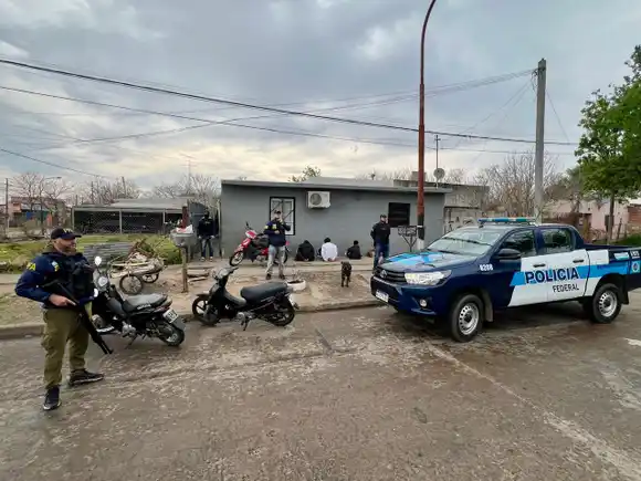 Allanamiento de la Policía Federal en barrio Barranquitas