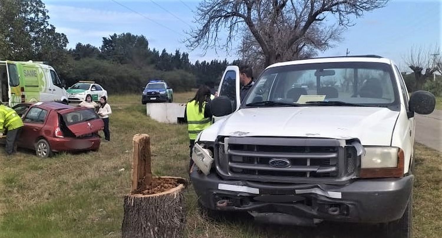 Accidente en ruta 191: una persona trasladada al Hospital tras choque entre auto y camioneta