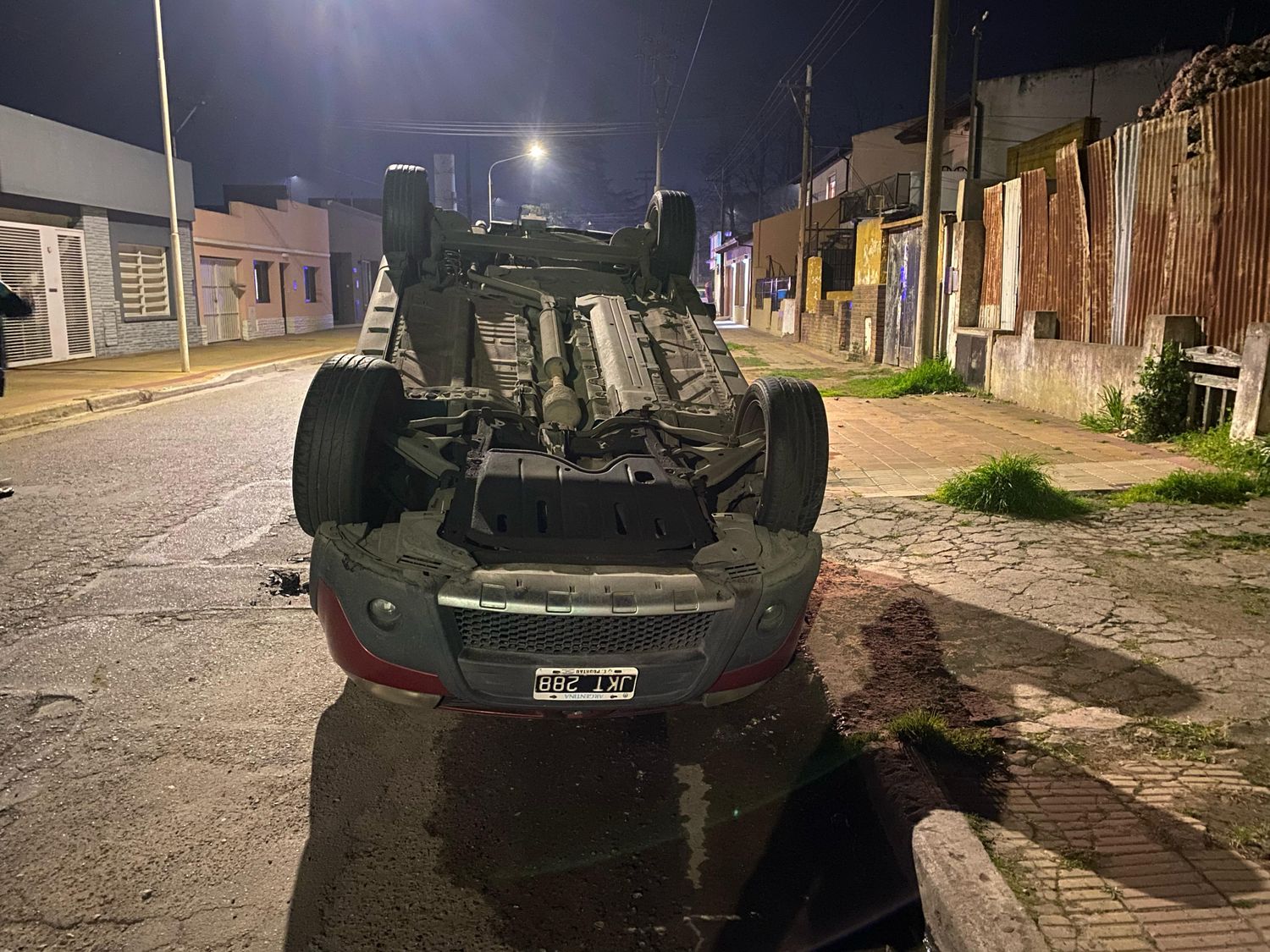 Accidente de tránsito en Tandil: ocurrió en Ameghino entre Santa Fe y Ugarte. Una mujer y un menor de edad fueron hospitalizados.