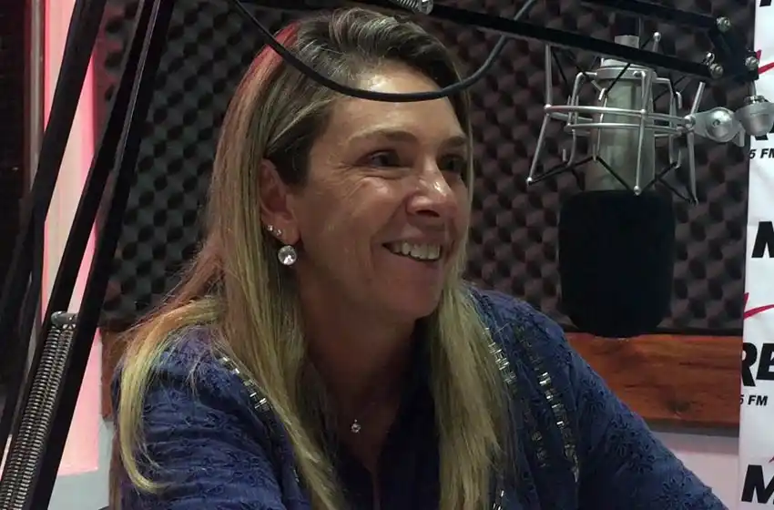 Según María Eugenia Schmuck, hay que “desconfiar del político que tenga puesto el casete”