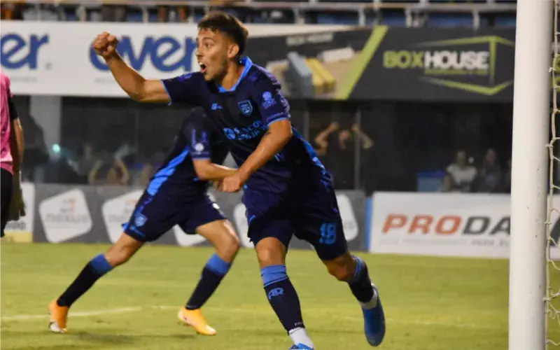 Lencina entrenó con normalidad y perfila para jugar el domingo ante Nueva Chicago