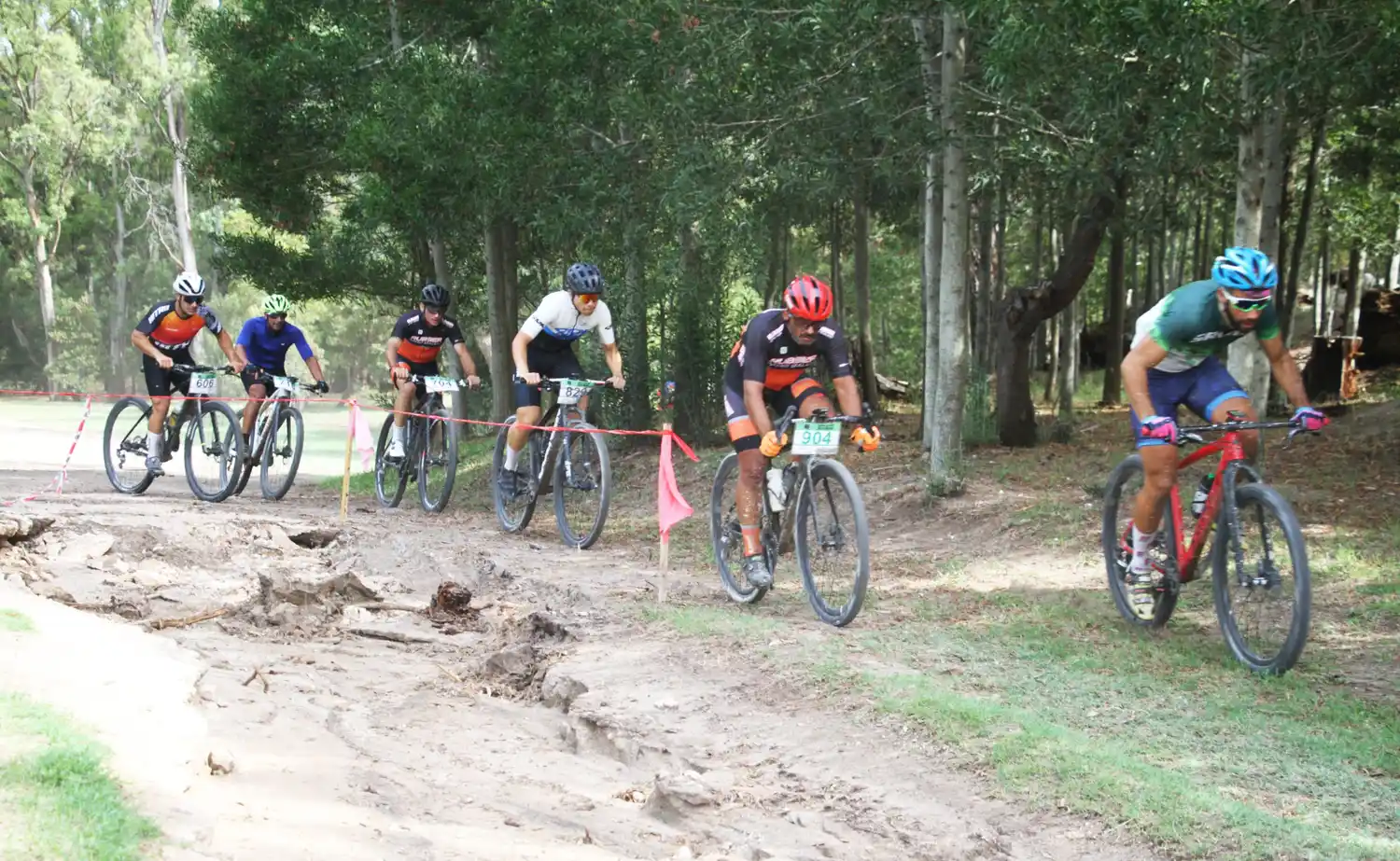 Cristian Aristain y Julieta Zurita se quedaron con el rural bike de Claromecó