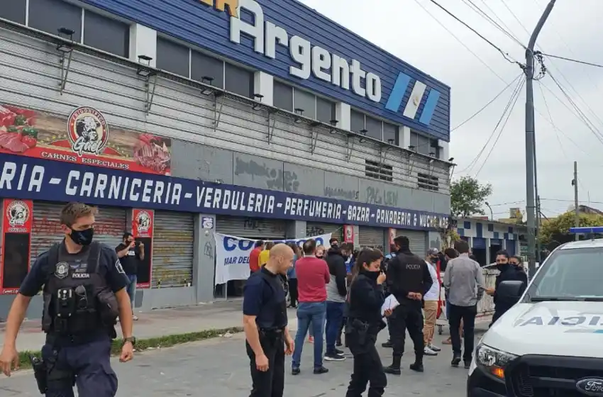 Tensión en supermercado chino: deben $800 mil a trabajadores y debió asistir la policía