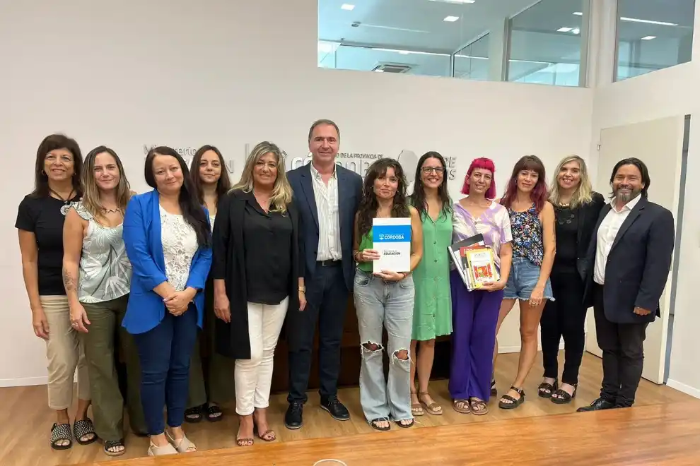 Se trata de un proyecto de formación y capacitación para docentes